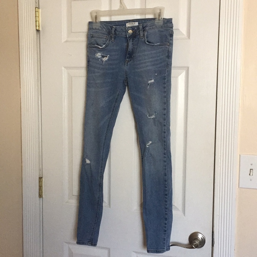 Light washed distressed jean